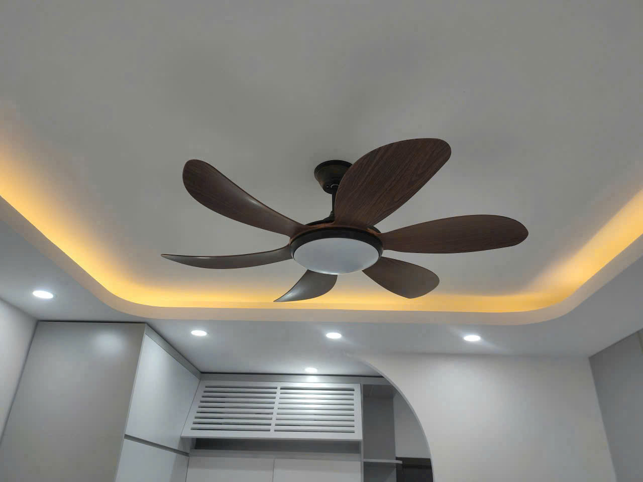 Quạt trần đèn HL Fan599