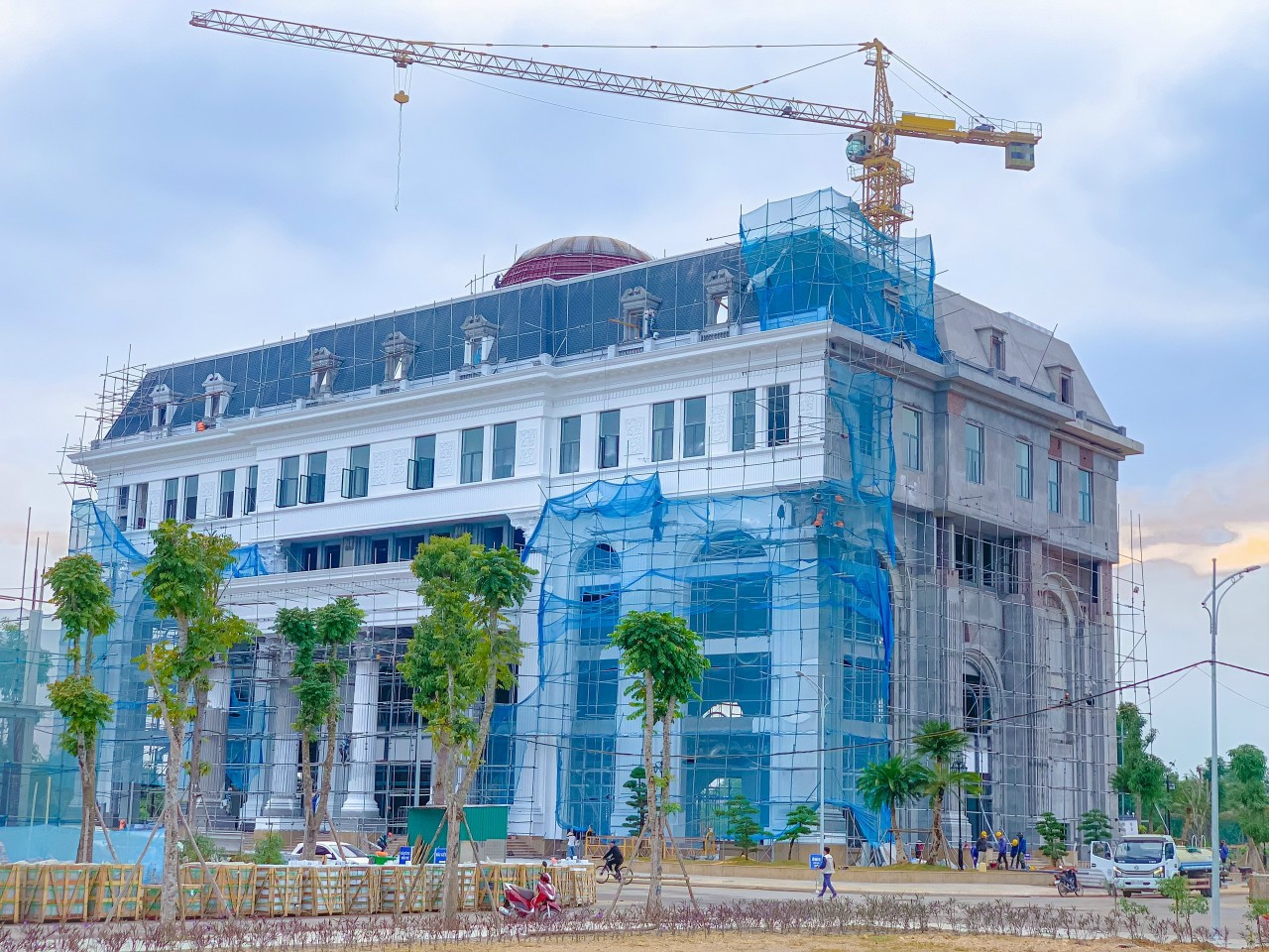 Thi công đèn trang trí trung tâm thương mại Danko Thái Nguyên
